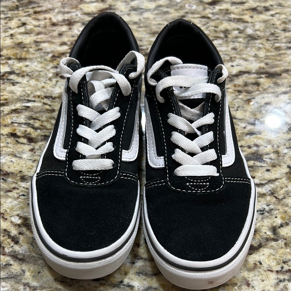 Vans Black and White Sneakers
Like new. Only worn a few times.